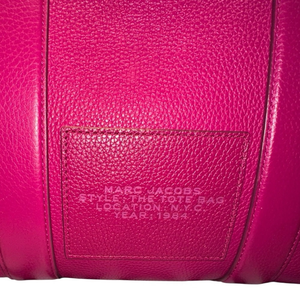 Marc Jacob’s THE LEATHER MEDIUM TOTE BAG in Lipstick Pink - Picture 11 of 16